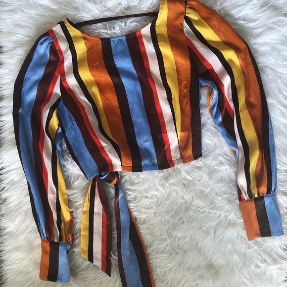 Striped Crop Blouse - Picture 2 of 4